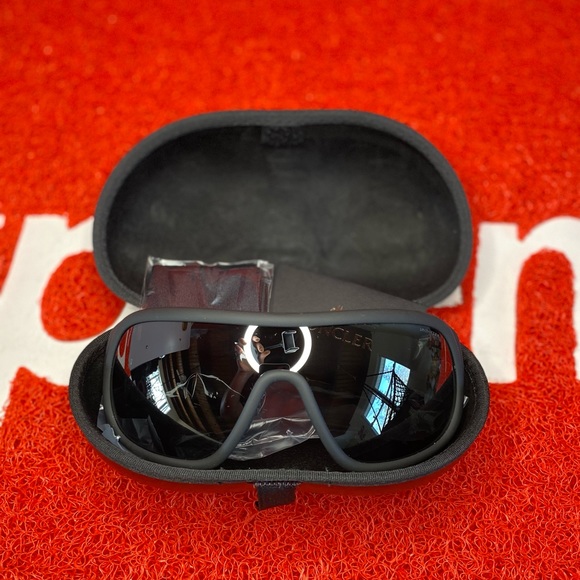 Moncler Unisex Sunglasses - Picture 10 of 10